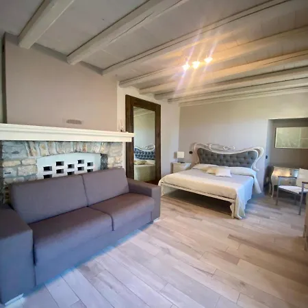 Casale Raffaello בית הארחה *